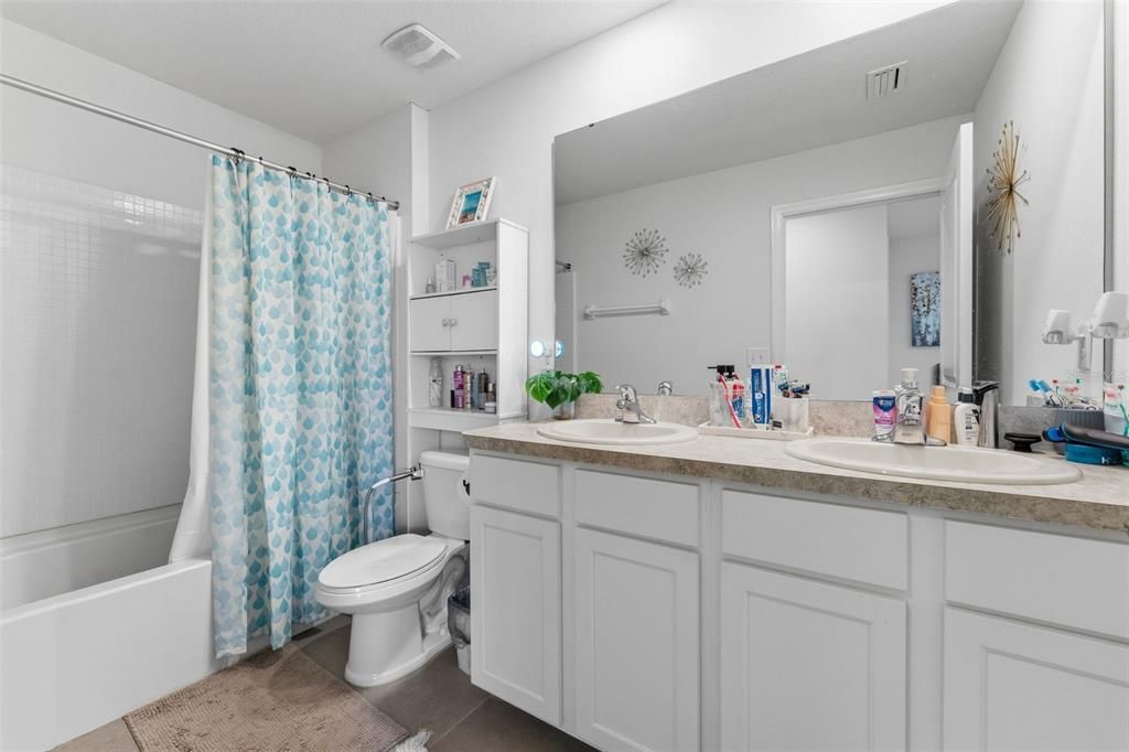 En Renta: $2,850 (4 camas, 3 baños, 2328 Pies cuadrados)