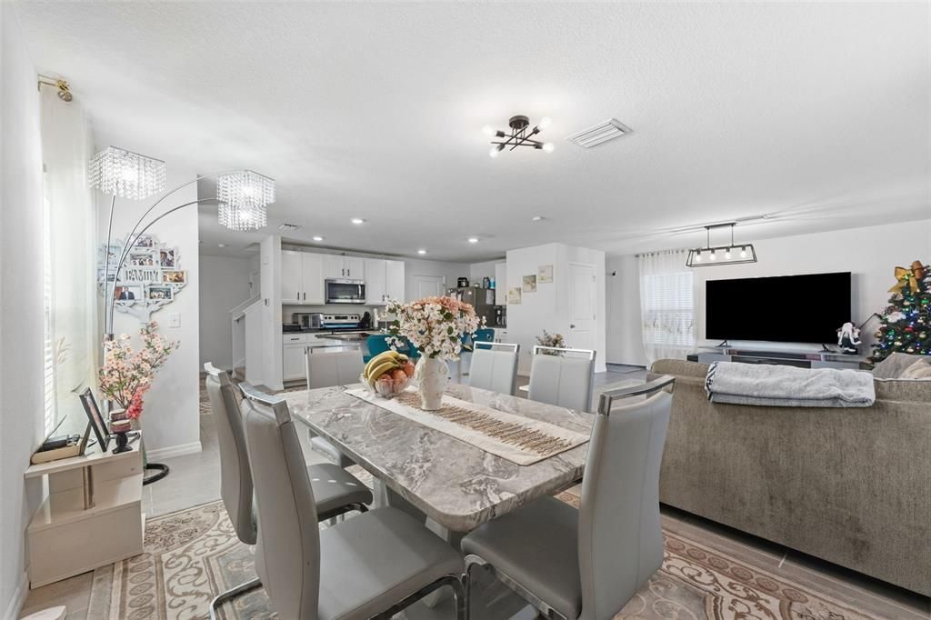 En Renta: $2,850 (4 camas, 3 baños, 2328 Pies cuadrados)