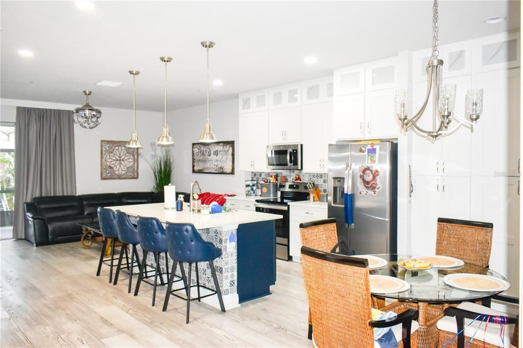 For Sale: $345,000 (3 beds, 2 baths, 1677 Square Feet)