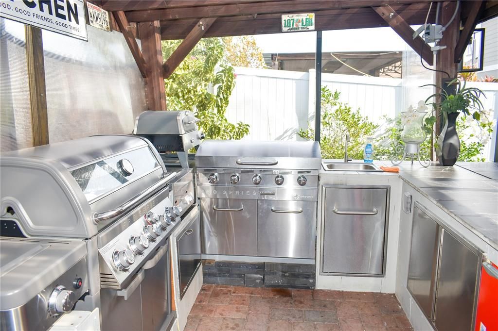 For Sale: $345,000 (3 beds, 2 baths, 1677 Square Feet)