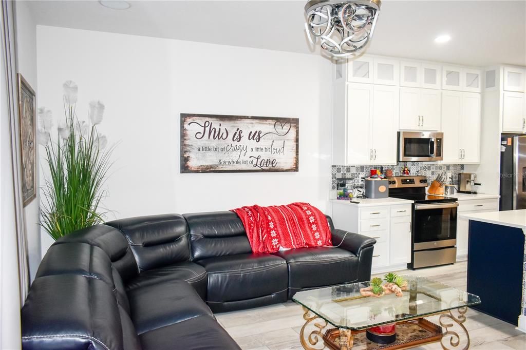 For Sale: $345,000 (3 beds, 2 baths, 1677 Square Feet)