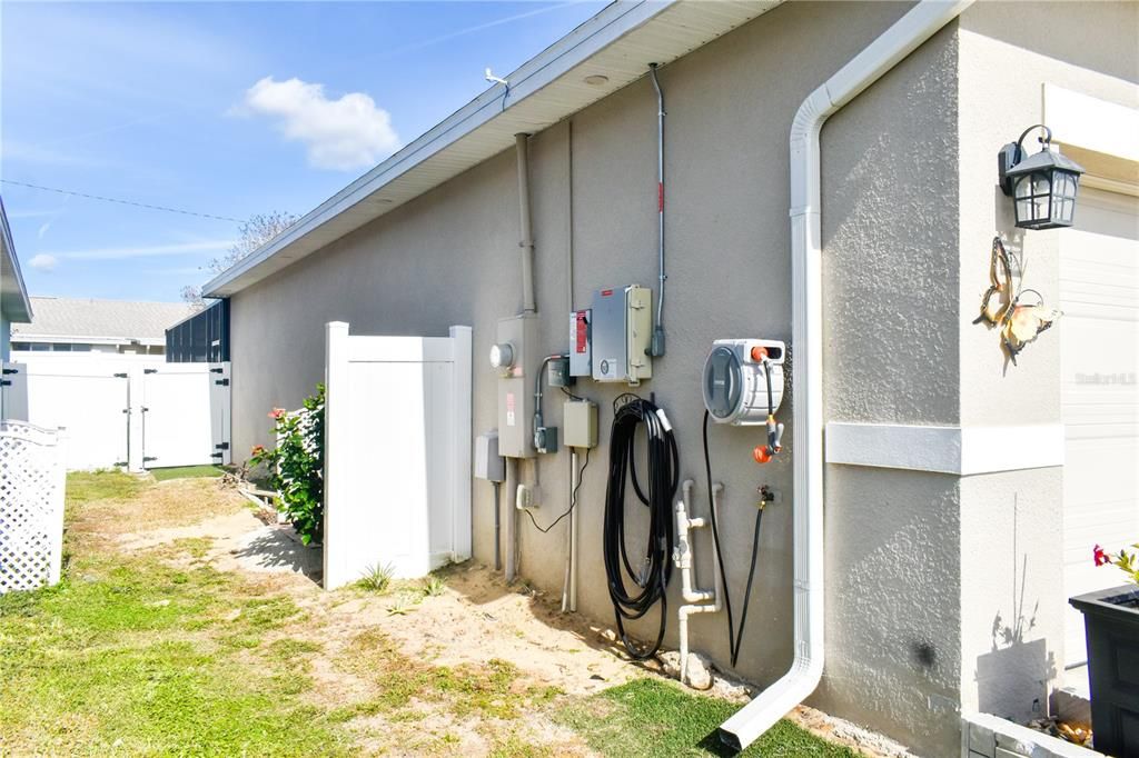 For Sale: $345,000 (3 beds, 2 baths, 1677 Square Feet)