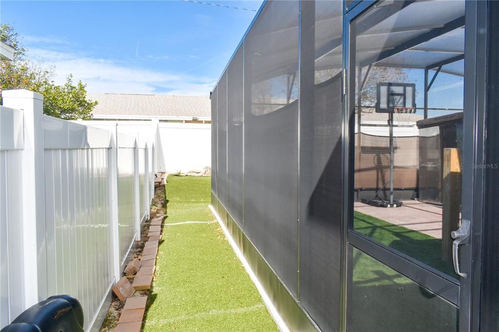 For Sale: $345,000 (3 beds, 2 baths, 1677 Square Feet)