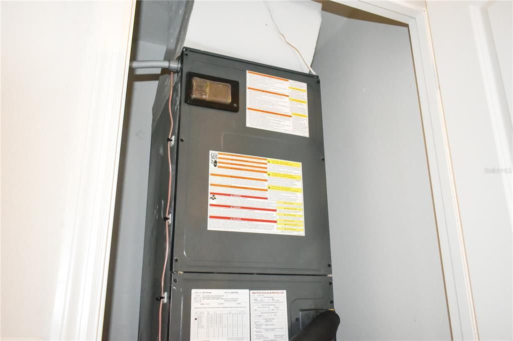 For Sale: $345,000 (3 beds, 2 baths, 1677 Square Feet)