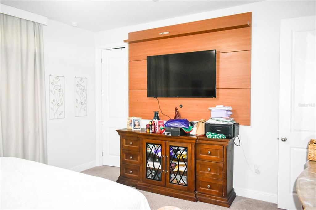 For Sale: $345,000 (3 beds, 2 baths, 1677 Square Feet)