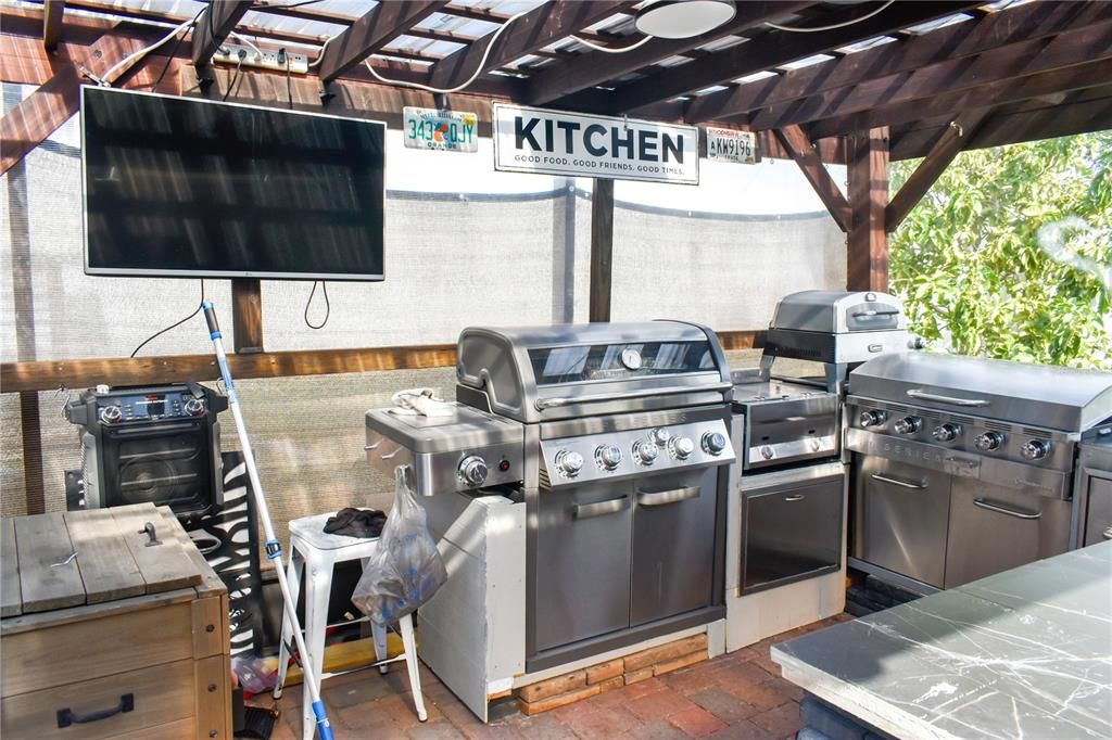 For Sale: $345,000 (3 beds, 2 baths, 1677 Square Feet)