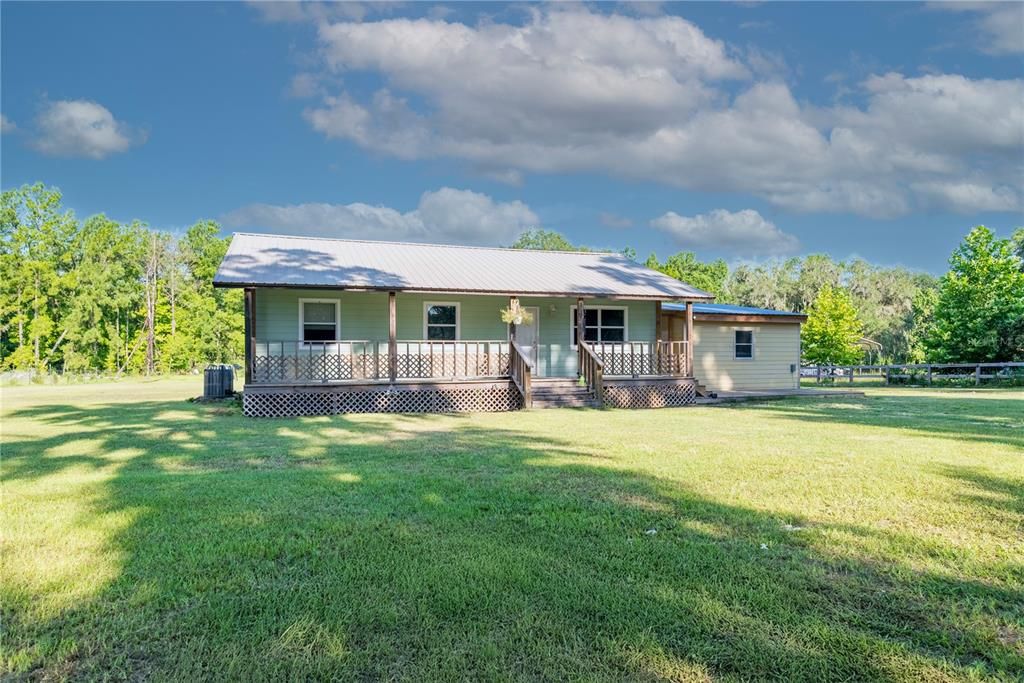 For Sale: $299,900 (3 beds, 2 baths, 1580 Square Feet)