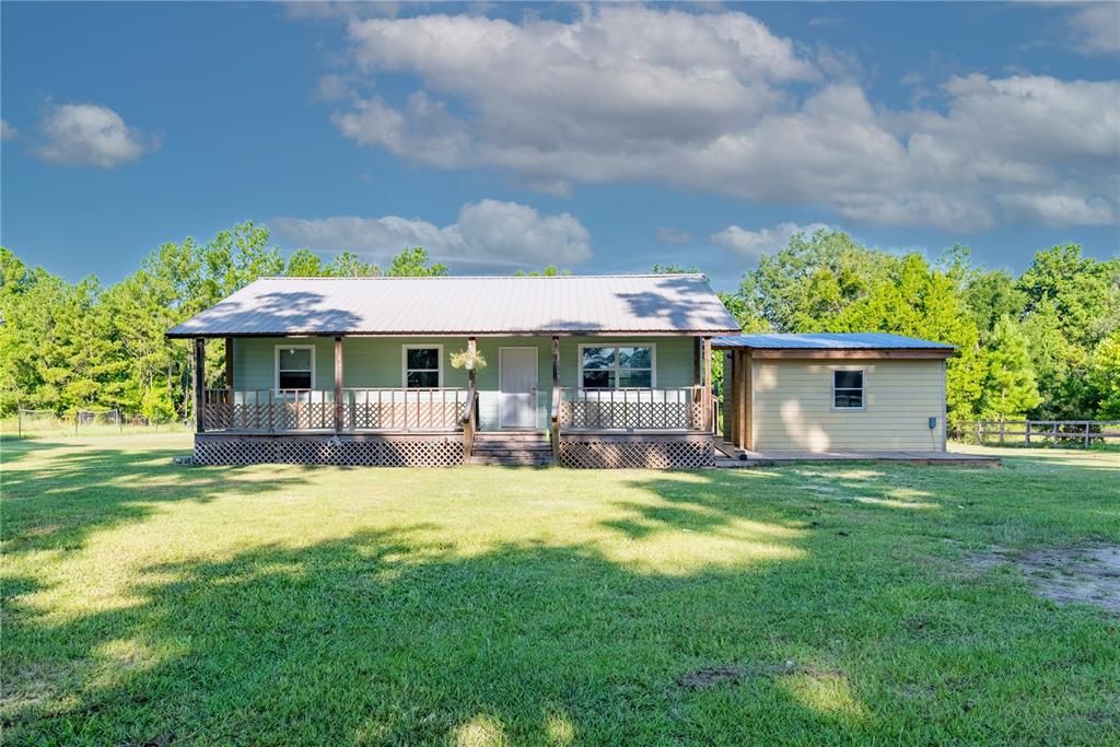 For Sale: $299,900 (3 beds, 2 baths, 1580 Square Feet)