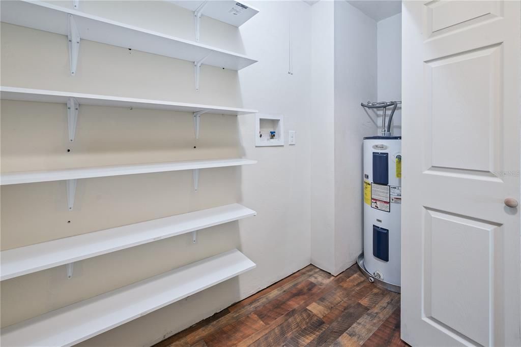 For Sale: $299,900 (3 beds, 2 baths, 1580 Square Feet)