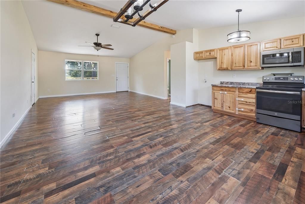 For Sale: $299,900 (3 beds, 2 baths, 1580 Square Feet)