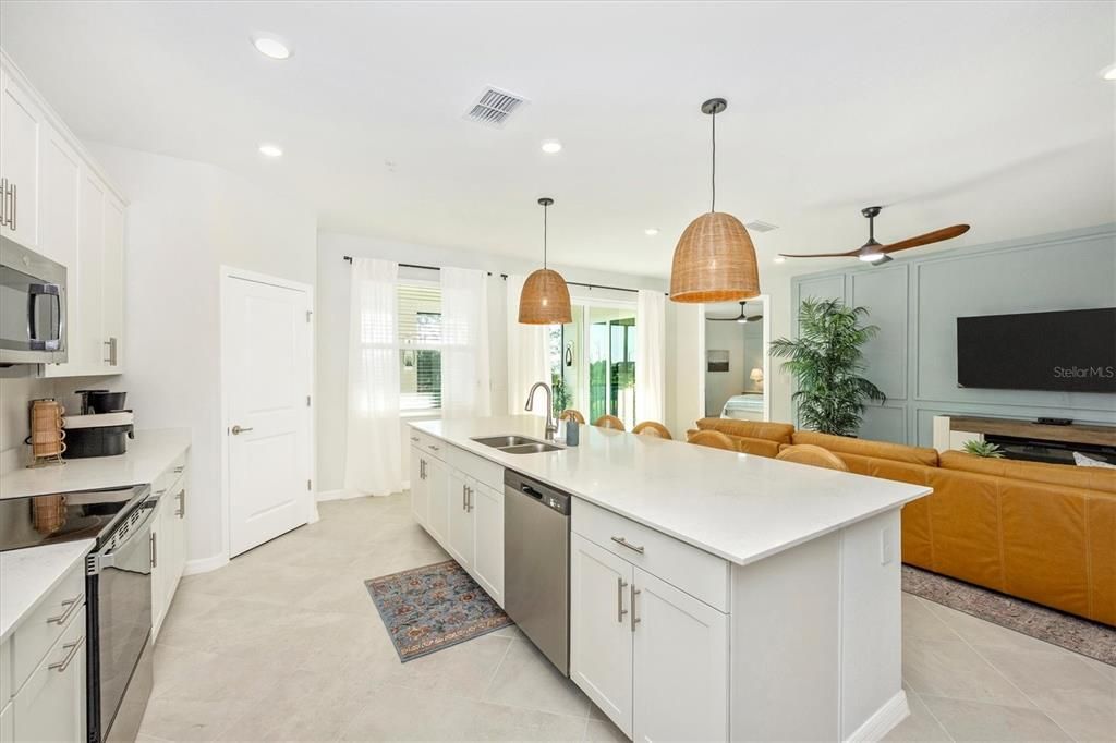 出租: $8,500 (3 贝兹, 2 浴室, 2294 平方英尺)