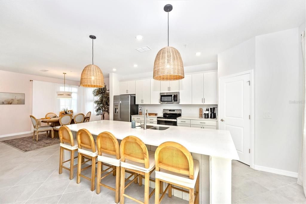 出租: $8,500 (3 贝兹, 2 浴室, 2294 平方英尺)