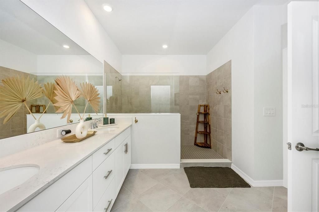 出租: $8,500 (3 贝兹, 2 浴室, 2294 平方英尺)