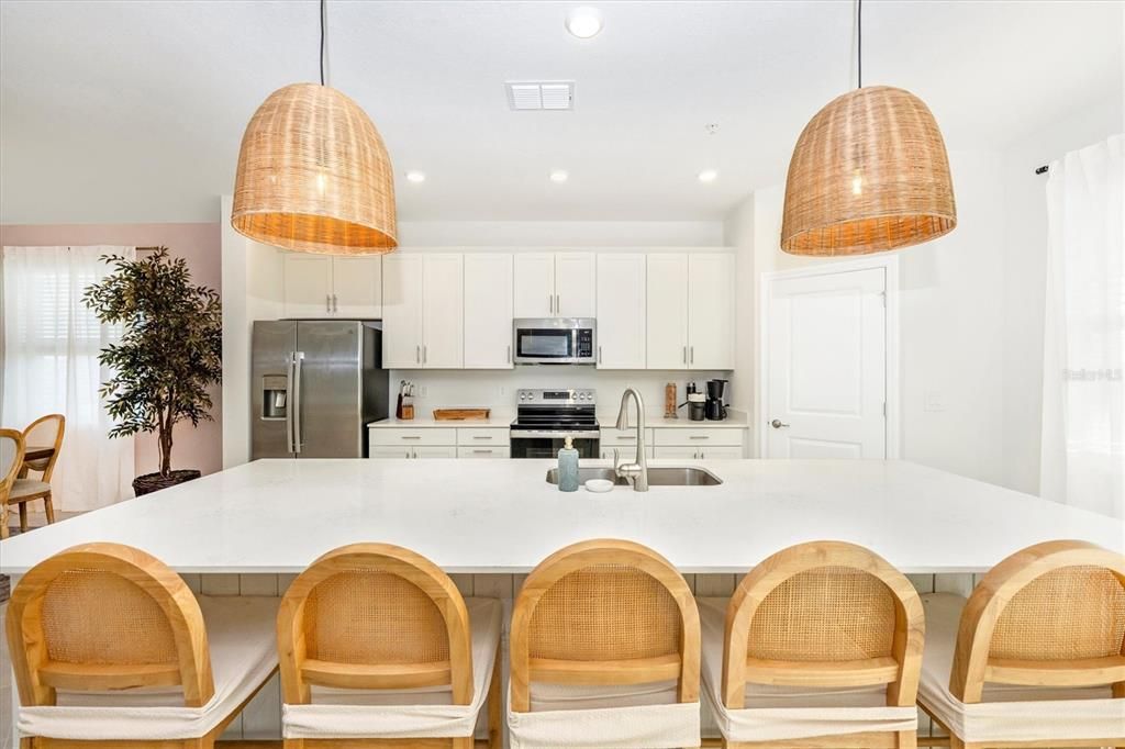 出租: $8,500 (3 贝兹, 2 浴室, 2294 平方英尺)