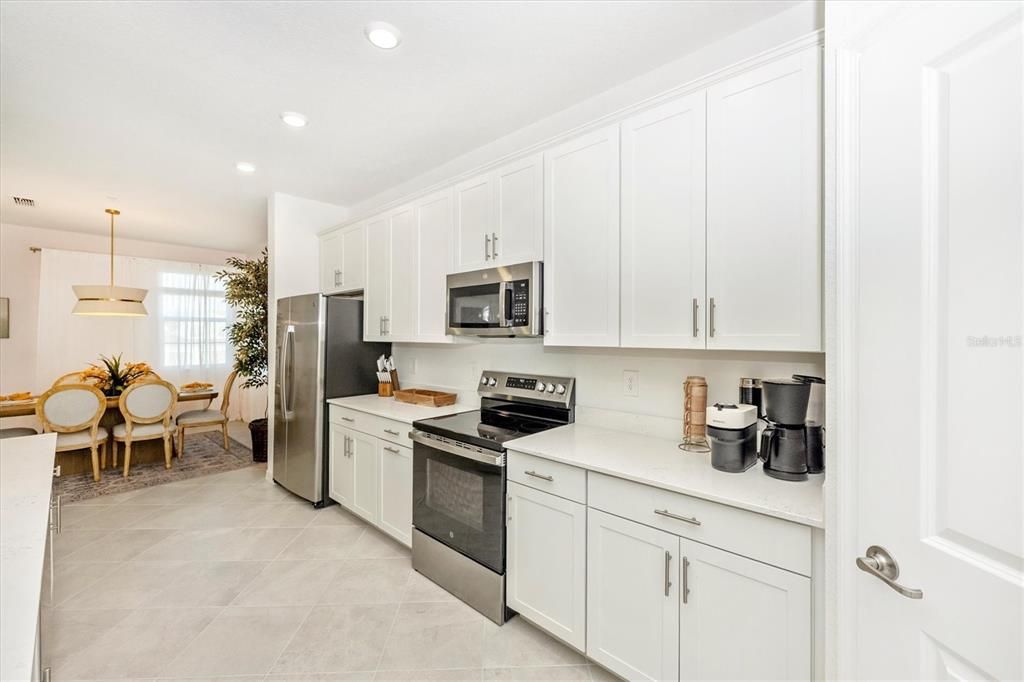 出租: $8,500 (3 贝兹, 2 浴室, 2294 平方英尺)