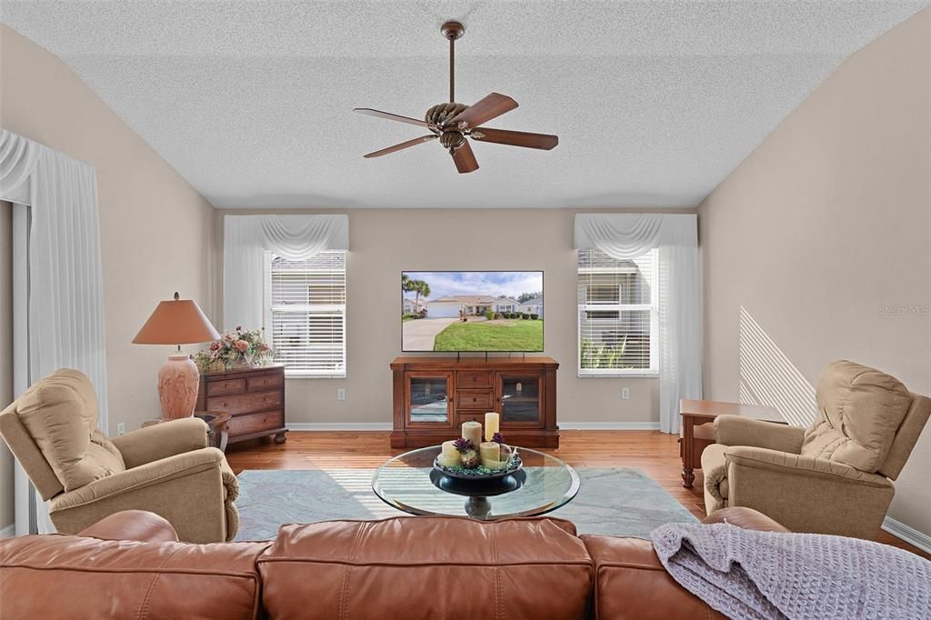 待售: $435,000 (3 贝兹, 2 浴室, 1911 平方英尺)