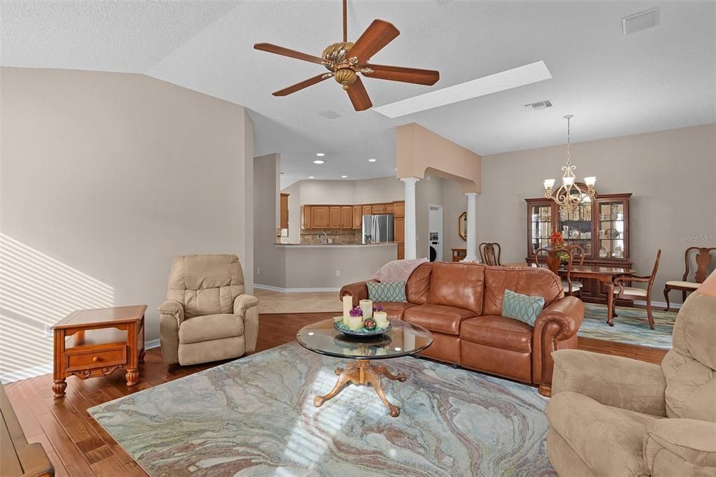 待售: $435,000 (3 贝兹, 2 浴室, 1911 平方英尺)