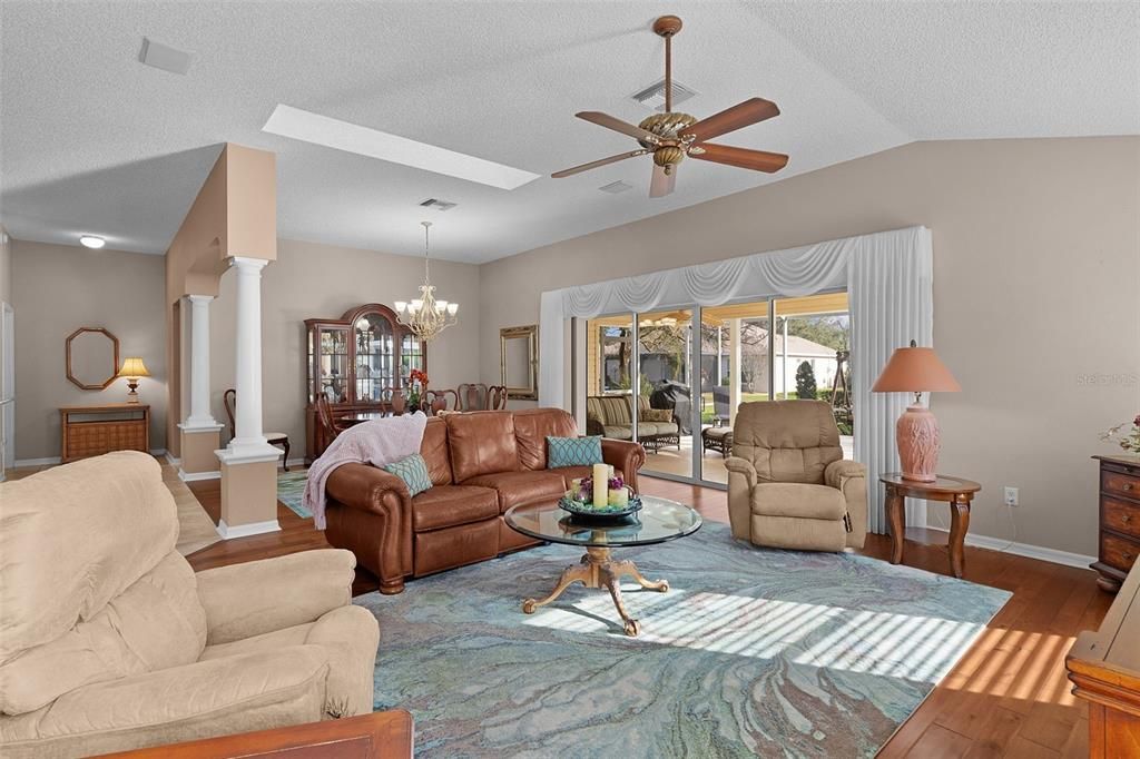 待售: $435,000 (3 贝兹, 2 浴室, 1911 平方英尺)