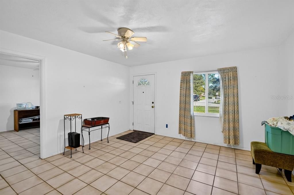 待售: $230,000 (3 贝兹, 2 浴室, 1344 平方英尺)