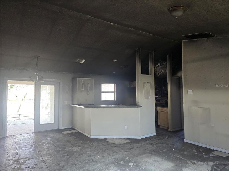 待售: $260,000 (3 贝兹, 2 浴室, 1372 平方英尺)