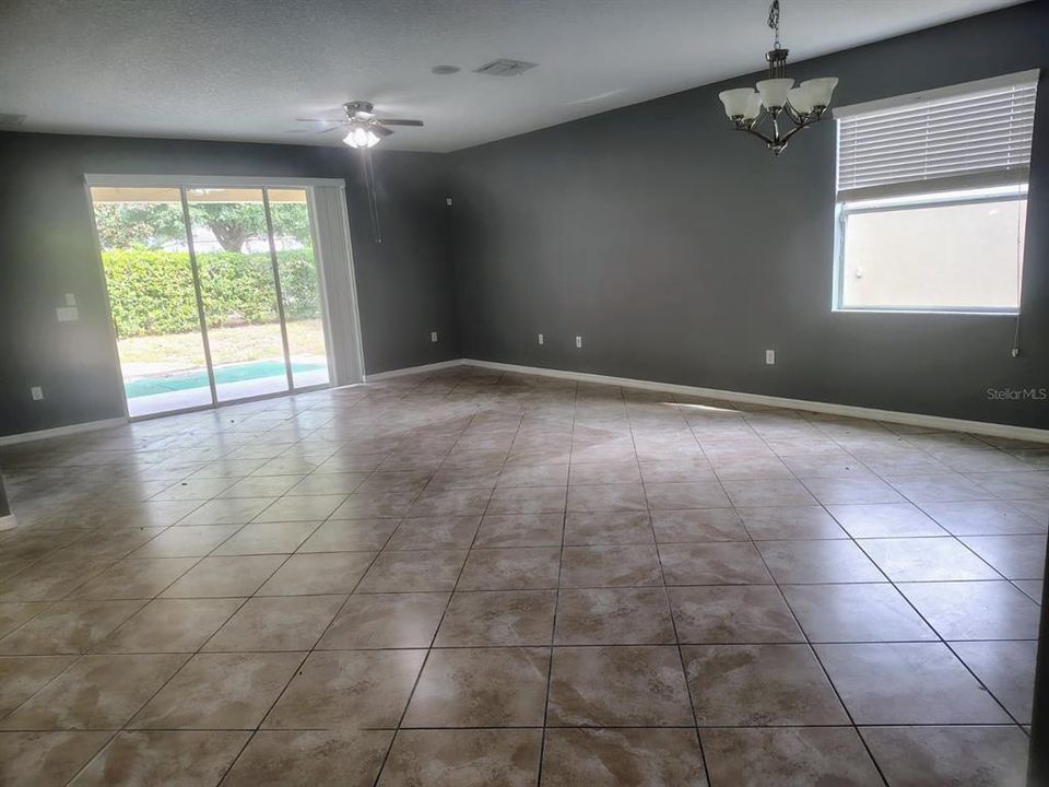 En Renta: $2,250 (4 camas, 3 baños, 2032 Pies cuadrados)