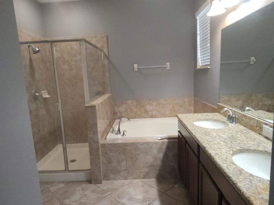 En Renta: $2,250 (4 camas, 3 baños, 2032 Pies cuadrados)