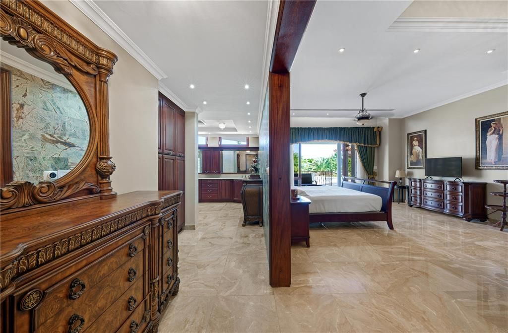 待售: $3,500,000 (7 贝兹, 7 浴室, 9686 平方英尺)