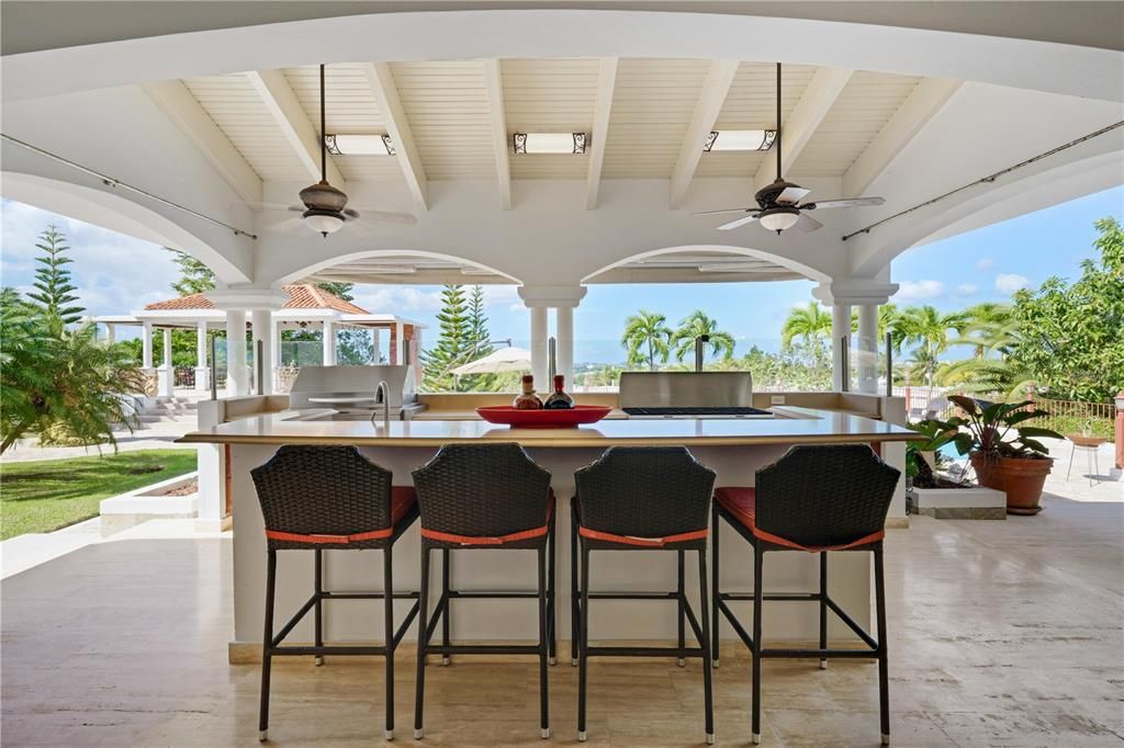 待售: $3,500,000 (7 贝兹, 7 浴室, 9686 平方英尺)