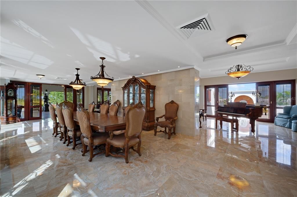 待售: $3,500,000 (7 贝兹, 7 浴室, 9686 平方英尺)