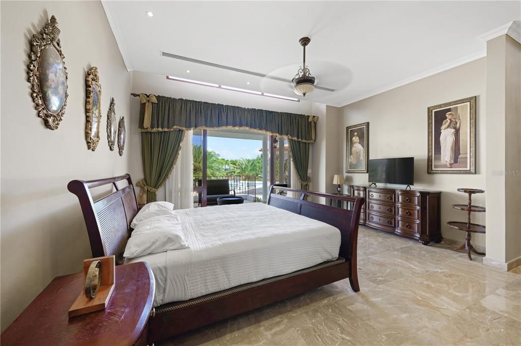 待售: $3,500,000 (7 贝兹, 7 浴室, 9686 平方英尺)