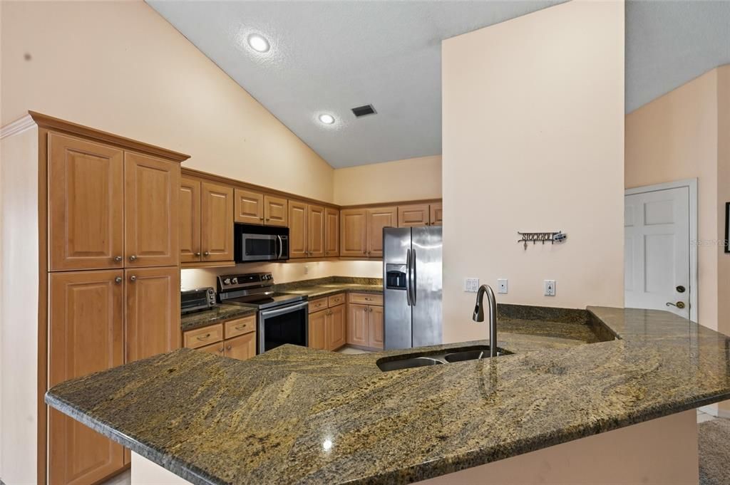 En Venta: $649,000 (3 camas, 2 baños, 2267 Pies cuadrados)