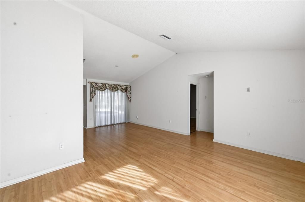 En Venta: $649,000 (3 camas, 2 baños, 2267 Pies cuadrados)