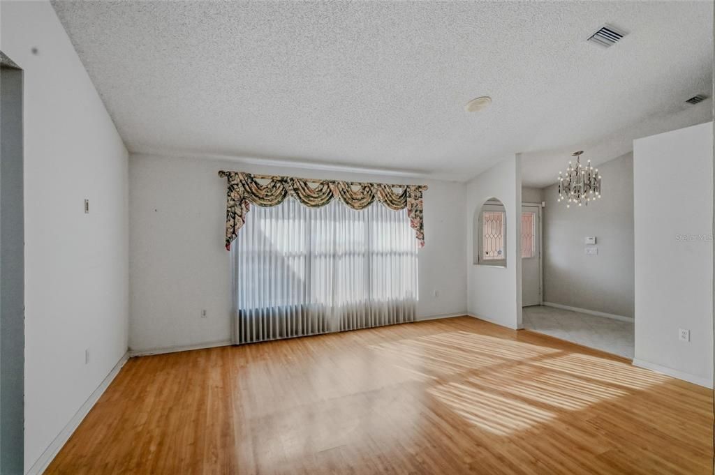 En Venta: $649,000 (3 camas, 2 baños, 2267 Pies cuadrados)