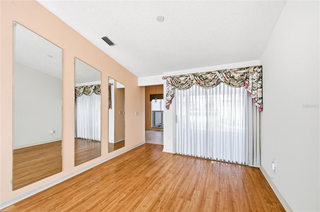 En Venta: $649,000 (3 camas, 2 baños, 2267 Pies cuadrados)