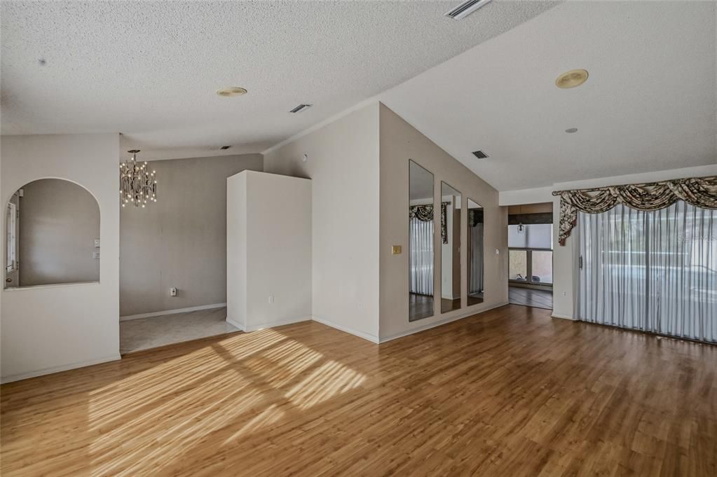 En Venta: $649,000 (3 camas, 2 baños, 2267 Pies cuadrados)