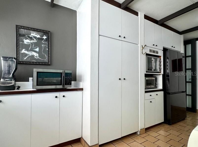 For Rent: $4,400 (2 beds, 2 baths, 1353 Square Feet)