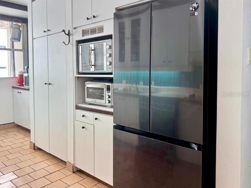 For Rent: $4,400 (2 beds, 2 baths, 1353 Square Feet)