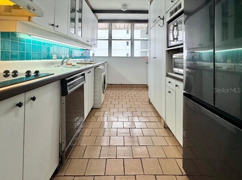 For Rent: $4,400 (2 beds, 2 baths, 1353 Square Feet)