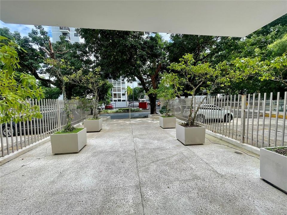 For Rent: $4,400 (2 beds, 2 baths, 1353 Square Feet)