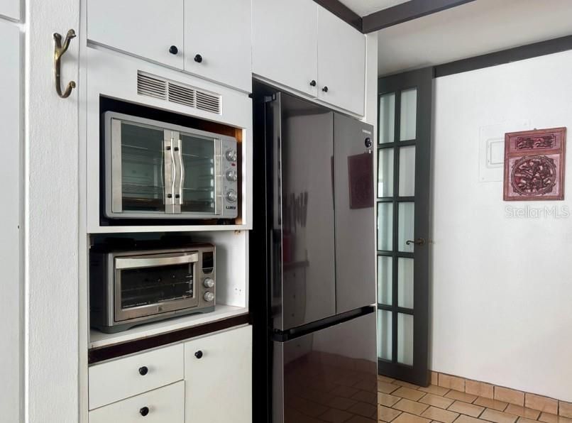 For Rent: $4,400 (2 beds, 2 baths, 1353 Square Feet)