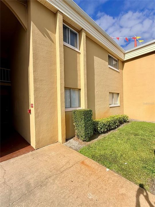 For Sale: $125,000 (2 beds, 1 baths, 885 Square Feet)