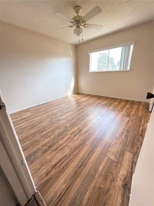 For Sale: $105,000 (2 beds, 1 baths, 885 Square Feet)