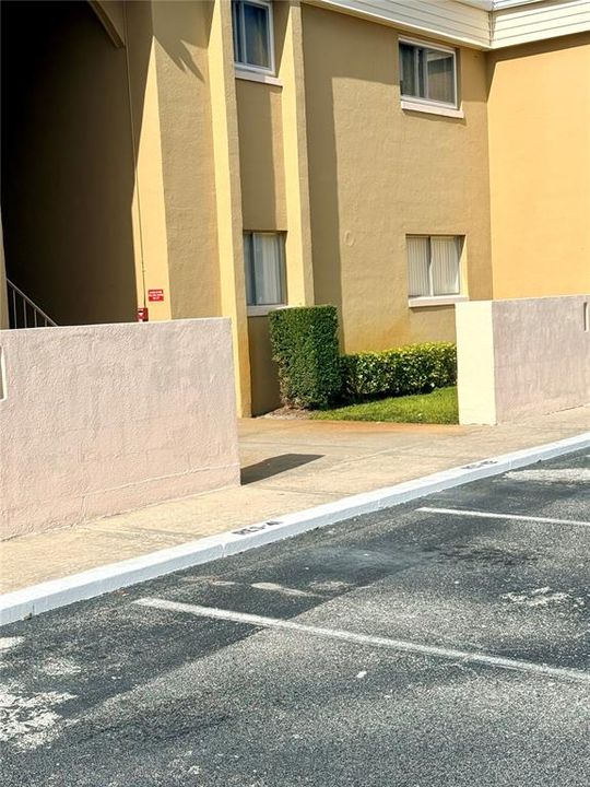 For Sale: $125,000 (2 beds, 1 baths, 885 Square Feet)