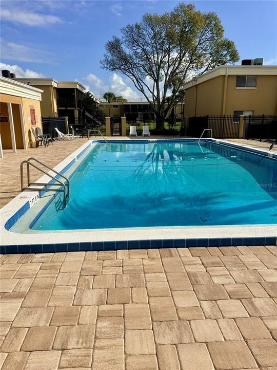 For Sale: $125,000 (2 beds, 1 baths, 885 Square Feet)