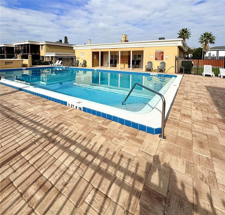 For Sale: $125,000 (2 beds, 1 baths, 885 Square Feet)