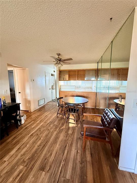 For Sale: $125,000 (2 beds, 1 baths, 885 Square Feet)