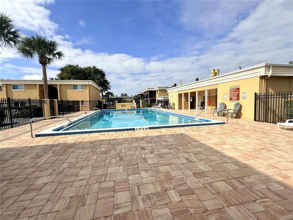 For Sale: $125,000 (2 beds, 1 baths, 885 Square Feet)