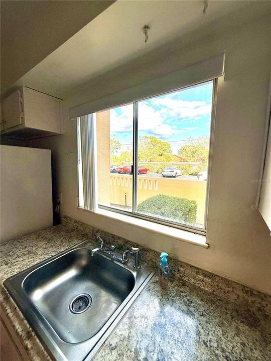 For Sale: $125,000 (2 beds, 1 baths, 885 Square Feet)