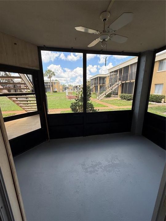 For Sale: $105,000 (2 beds, 1 baths, 885 Square Feet)