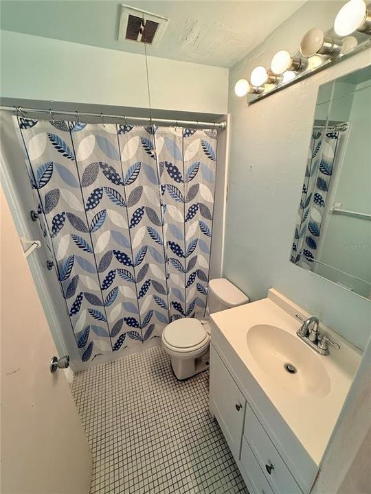 For Sale: $125,000 (2 beds, 1 baths, 885 Square Feet)